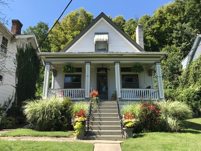 Building Photo - 611 Western Ave