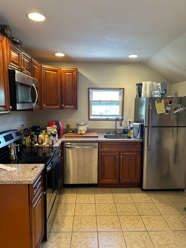 Building Photo - 52 Vinton St