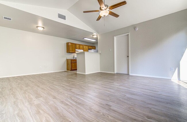Foto del edificio - 8202 West Gate Blvd