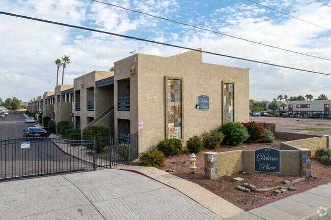 Building Photo - Delano Place