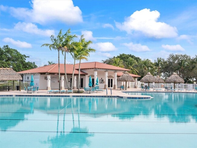 Foto del edificio - 4279 Greenbriar Ln