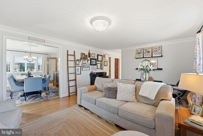 Foto del edificio - 7001 Arbor Ln