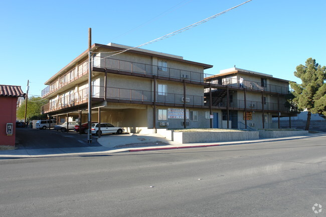 Foto del edificio - Allen's Courtyard Apartments