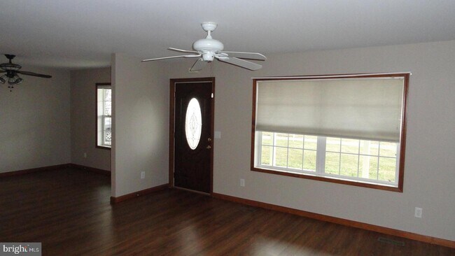 Foto del edificio - 135 Lakeview Rd