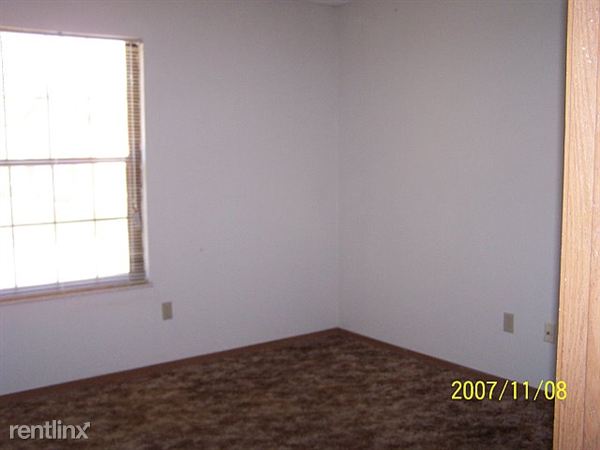 Building Photo - 1 Cherry Tree Ln
