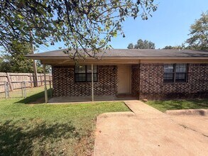 Building Photo - 1401 S Houston Ave
