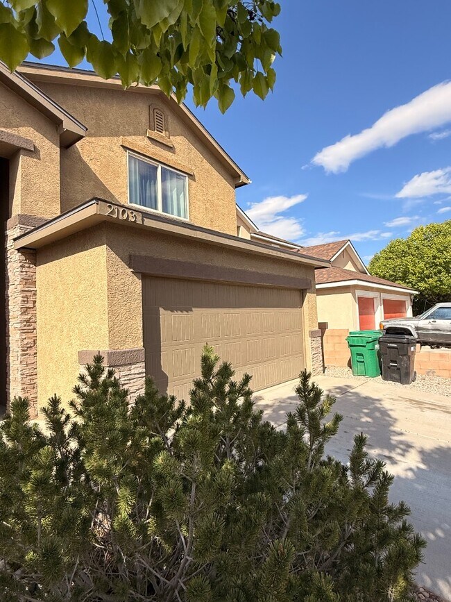 Building Photo - 2103 N Ensenada Cir SE