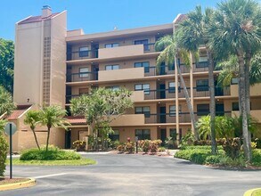 Building Photo - 600 Egret Cir