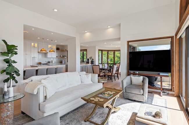 Building Photo - World-Class Ocean views abound with this A...
