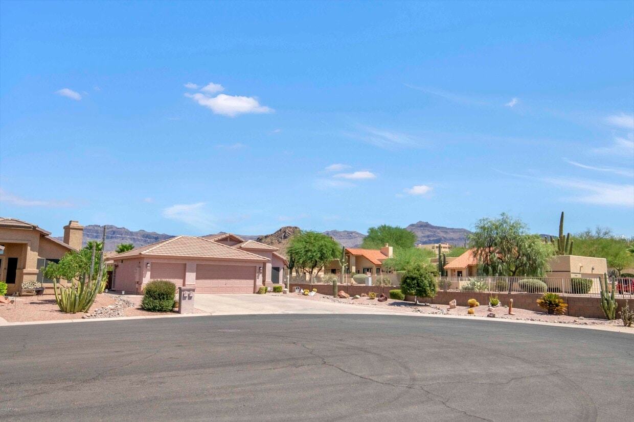 Primary Photo - 8951 E Red Mountain Ln