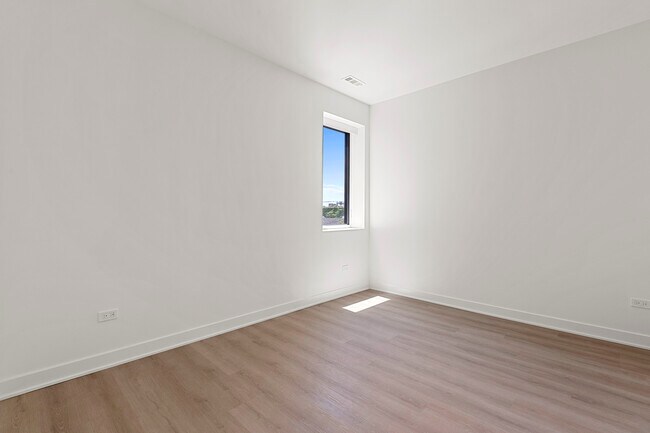 Foto del edificio - 1801 W Grand Ave