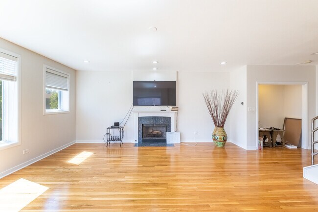 Foto del edificio - 1702 S Newberry Ave