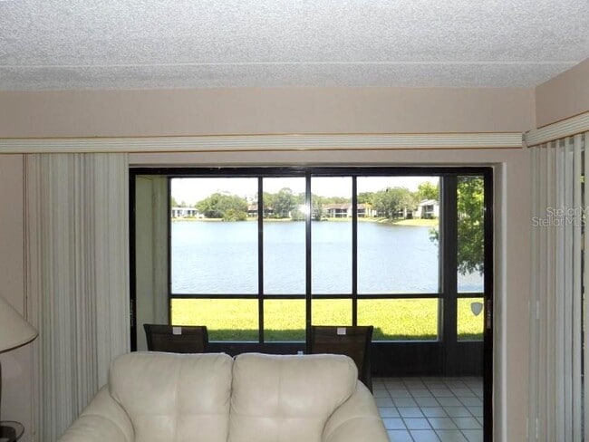Foto del edificio - 303 Woodlake Wynde