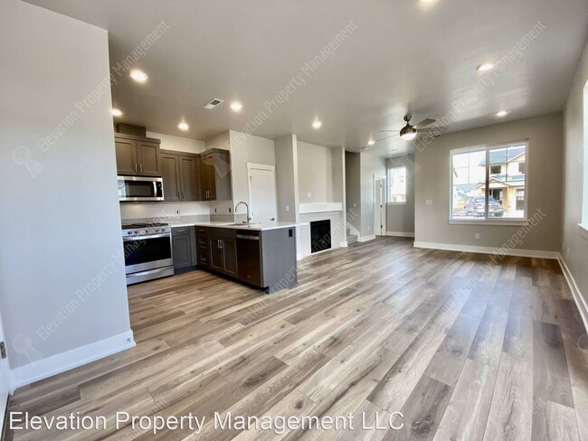 Building Photo - 3 br, 2.5 bath House - 3035 NE Red Jasper ...