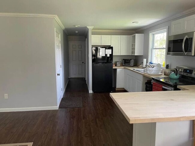 Building Photo - 127 Holbrook Ave
