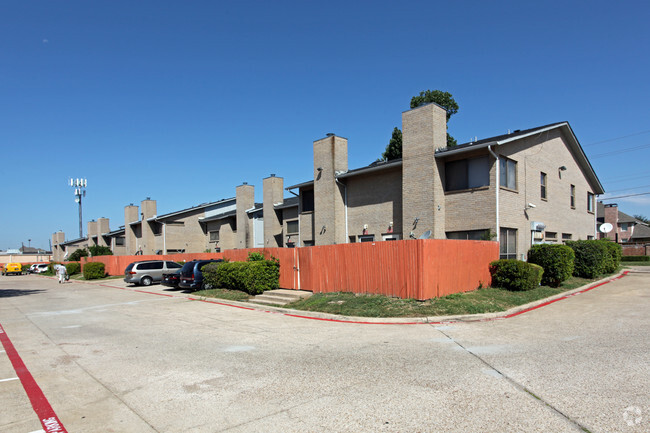 Building Photo - Buckingham Townhomes