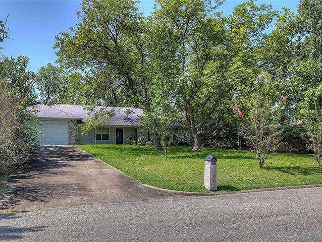 Building Photo - 1101 Northwood Dr