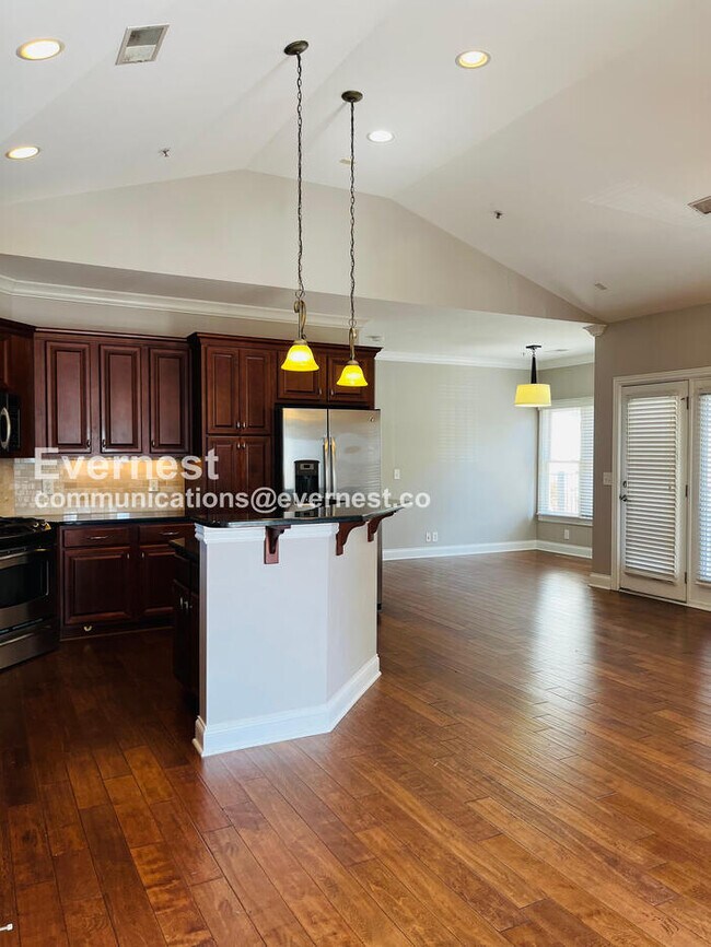 Foto del edificio - 101 Generals Retreat Pl