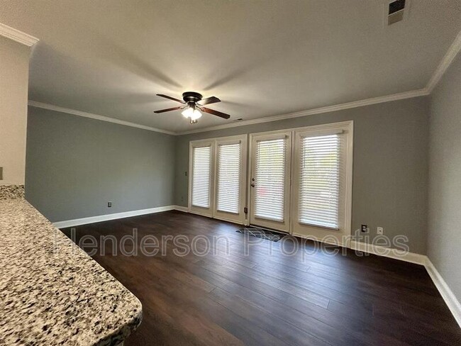 Foto del edificio - 6125 Meadow Rose Ln