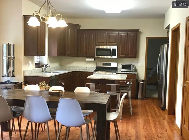 Foto del edificio - 3115 Kingbird Ln