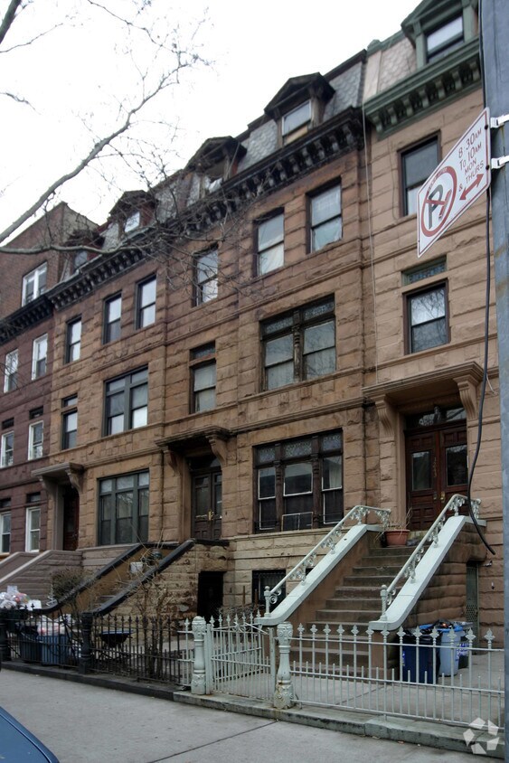 Primary Photo - 1241 Dean St