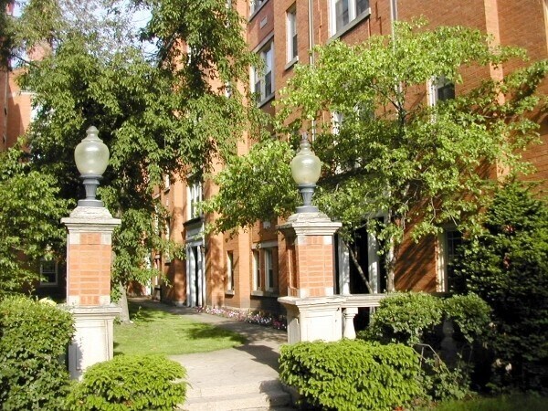 Building Photo - 4501 N Greenview Ave