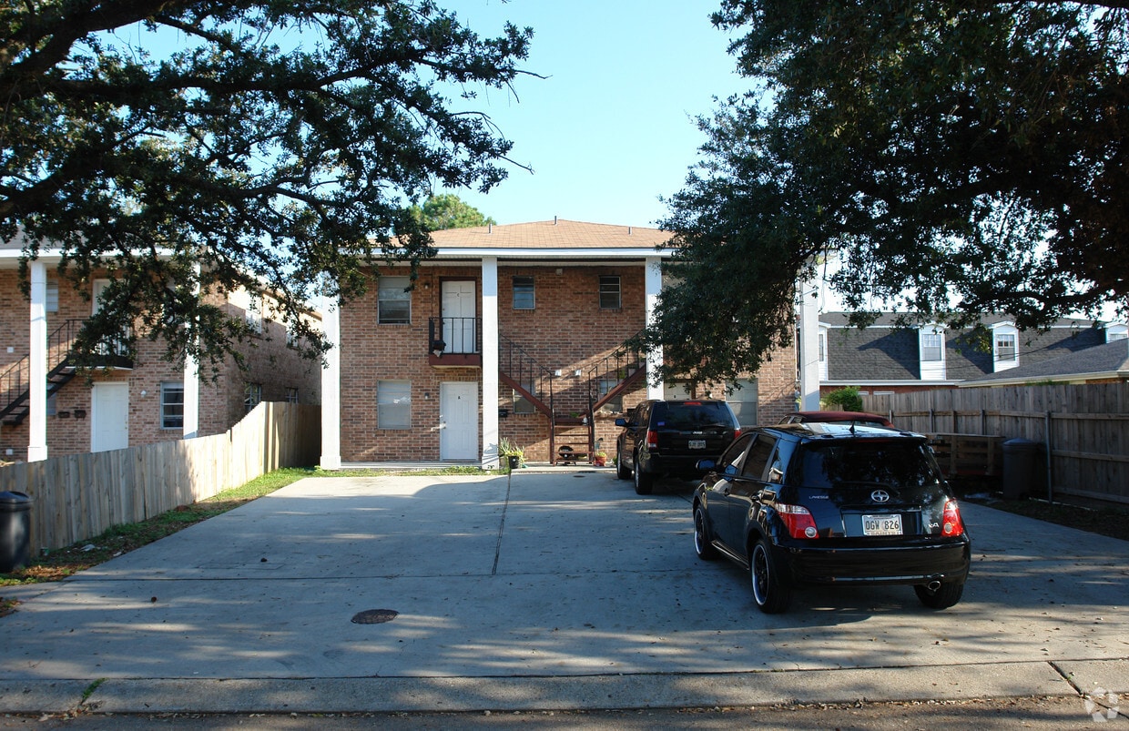 Primary Photo - 4509 Yale St