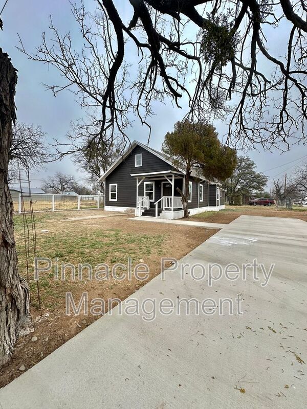 Building Photo - 1320 Orient St