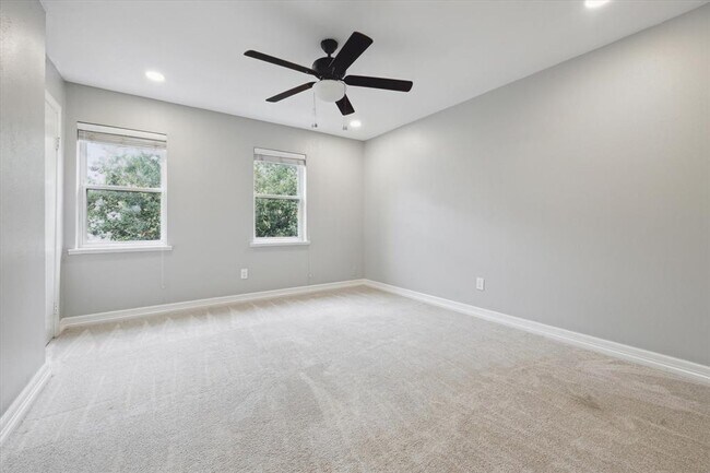 Foto del edificio - 5237 Arboles Dr