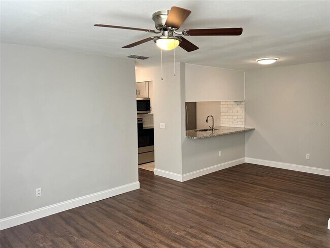 Building Photo - 2411 W Stroud Ave
