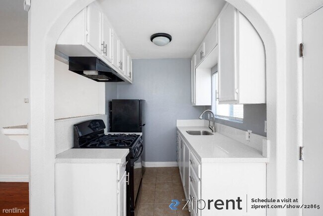 Foto del edificio - 1 br, 1 bath House - 4382 McClintock St, S...