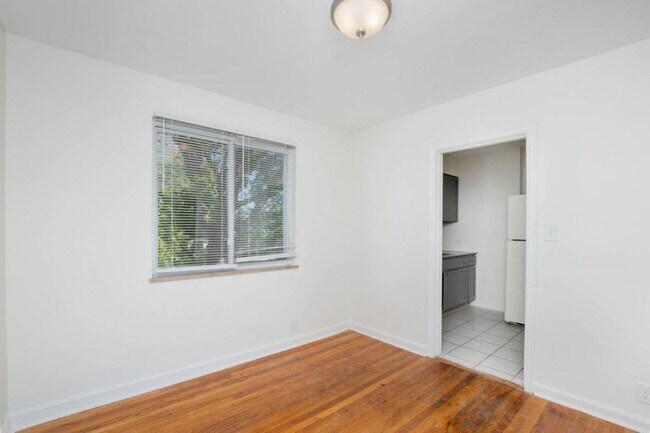 Building Photo - 1410 Marlow Ave