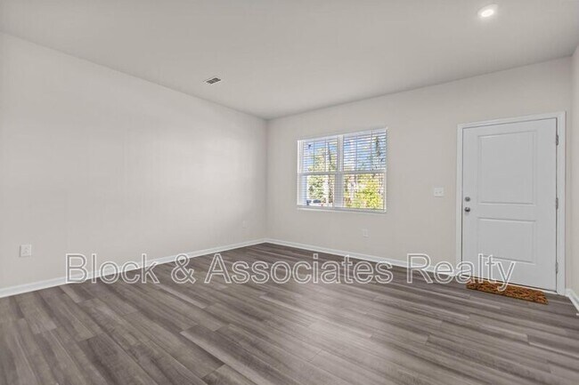 Foto del edificio - 1448 Heron Pond St