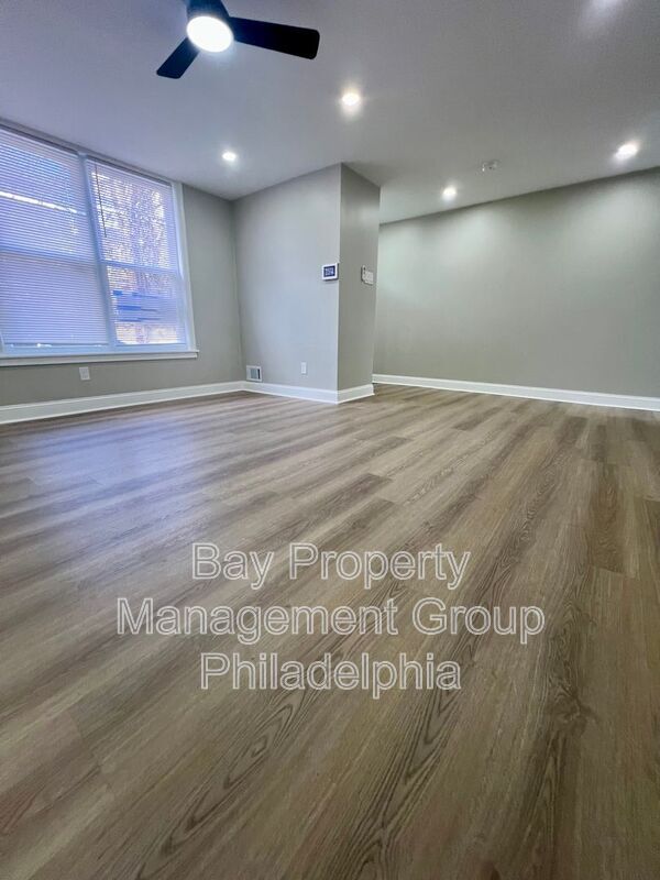Building Photo - 438 Mechanic St