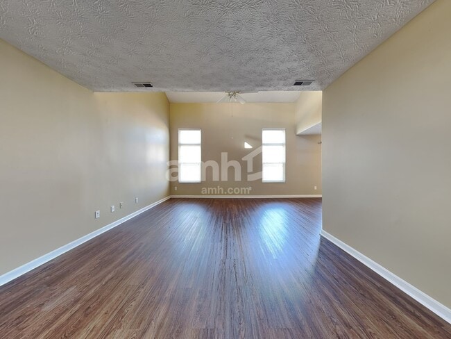 Foto del edificio - 71 Meadowcrest Dr