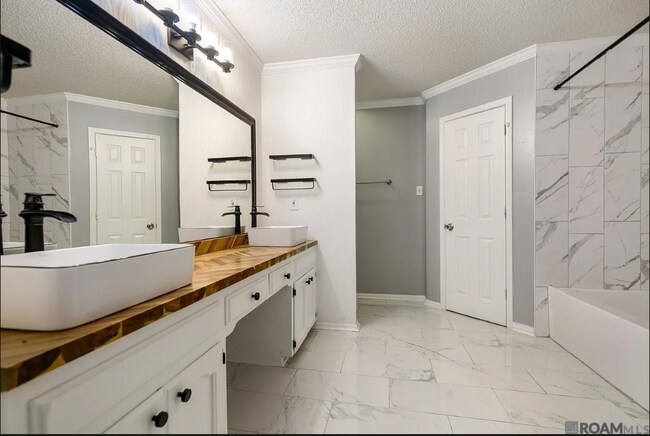 Foto del edificio - 9041 Alder Dr