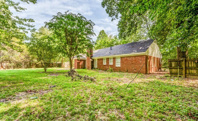 Building Photo - 4036 N Lake Forest Dr