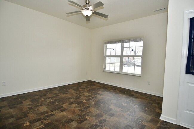 Foto del edificio - Spacious 5-bedroom, 3 full bath home in the Greenwood/Clark Pleasant area