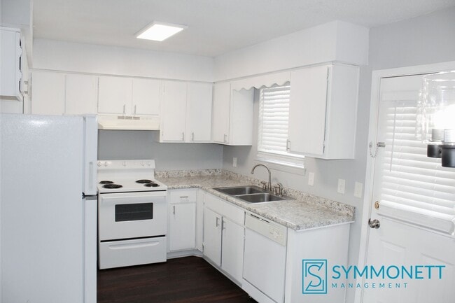 Building Photo - Call Leasing office for promotion details.