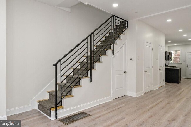 Building Photo - 7 S 53rd St