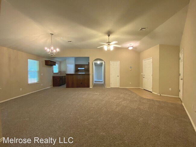 Building Photo - 4 br, 2 bath House - 1531 Silver Creek Circle