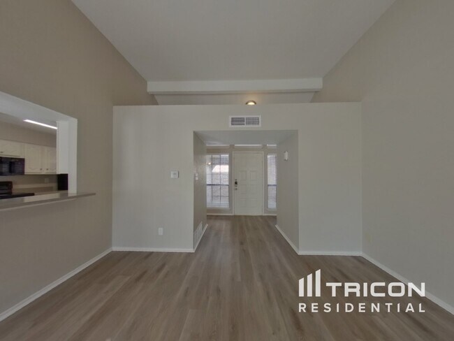Foto del edificio - 2214 Gladstone Dr
