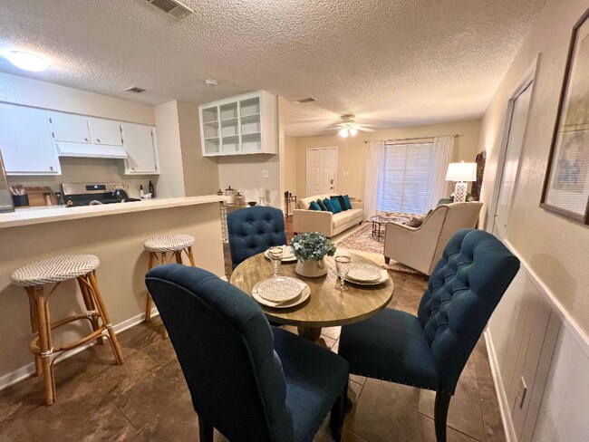 Foto del edificio - 604 Meadow Lark Ave