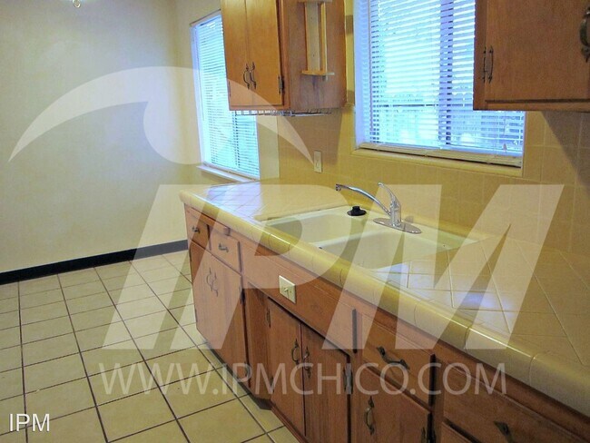 Building Photo - 2 br, 2 bath House - 930 Poplar St