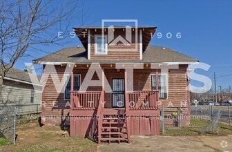 Building Photo - 530 11th St SW