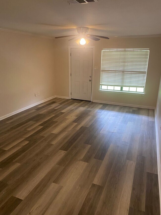 Foto del edificio - 23875 Leaning Oaks Drive