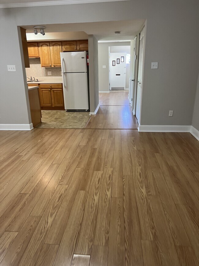 Building Photo - 5758 E Hastings Arch