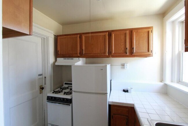 Building Photo - 8 Craigie Cir