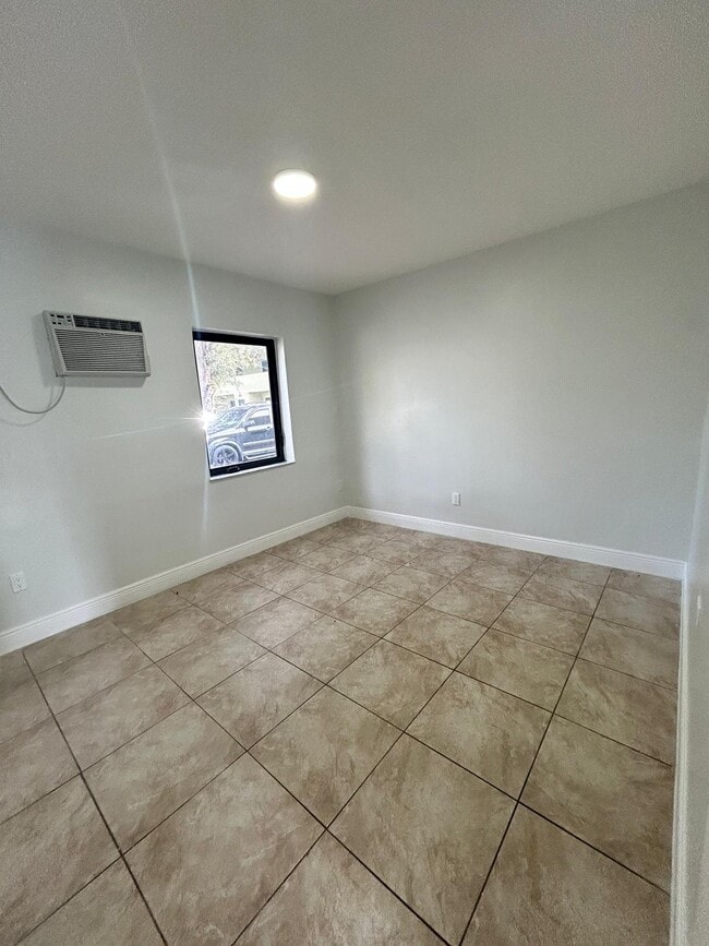 Building Photo - WEJ 13550 LLC - 18257