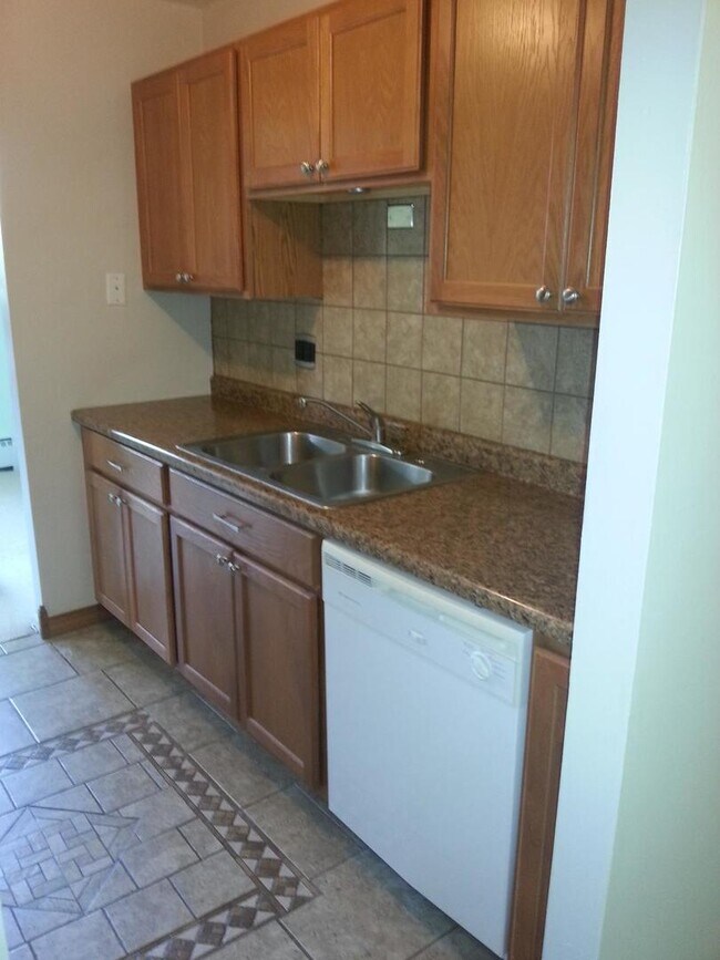 Building Photo - 225 S Rohlwing Rd